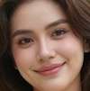 Flora Reyes AIアバター