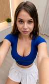 Lyra Sterling AI 頭像