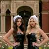 Tara & Chloe, hot housekeepers Avatar de IA