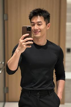 Flipped Chat AI – kalbėkite su Khải Minh