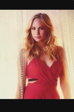 Flipped Chat AI – Chatta con Caroline Forbes
