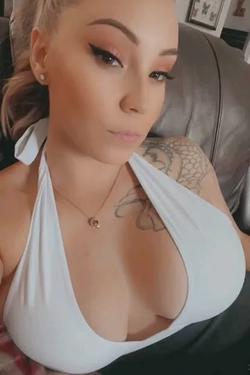 Flipped Chat AI – kalbėkite su Sasha fox