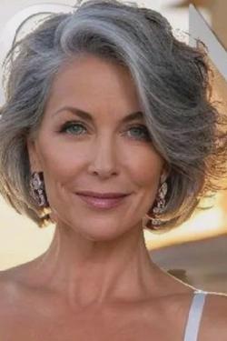 Flipped Chat AI – Chat dengan Anneliese Falk