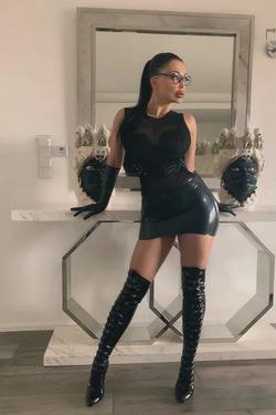 Flipped Chat AI – Chat cu Aletta Ocean