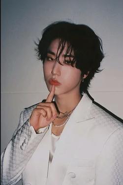 Flipped Chat AI – Chat cu Jisung 