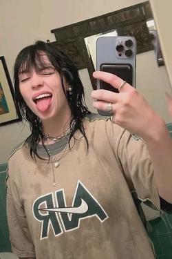 Flipped Chat AI – Chat s Billie Eilish 