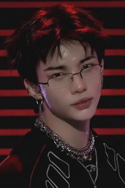Flipped Chat AI – Discuter avec Hyunjin 