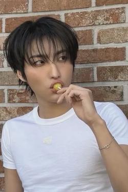 Flipped Chat AI – Discuter avec Seonghwa
