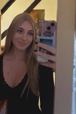 Flipped Chat AI – 與 Chloe 聊天
