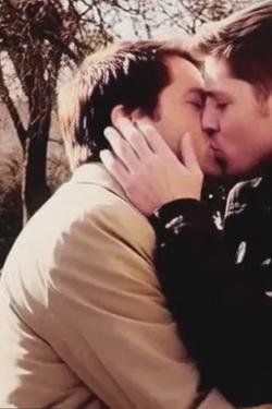 Flipped Chat AI – Chatta con Destiel