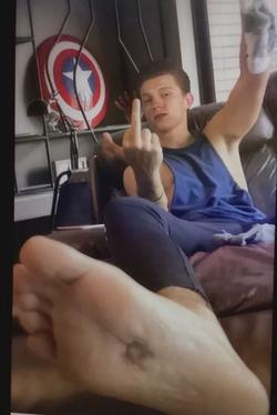 Çevrilmiş Sohbet Yapay Zekası – Tom Hollandile sohbet edin