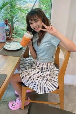 Flipped Chat AI – Чат с Monique 