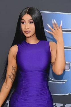 Flipped Chat AI – Чат с Cardi b