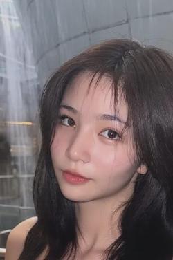 Flipped Chat AI – Чат с Gwen