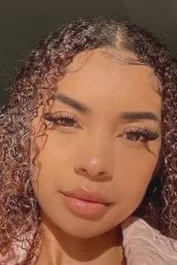 Flipped Chat AI – Чат с Hannah Marie