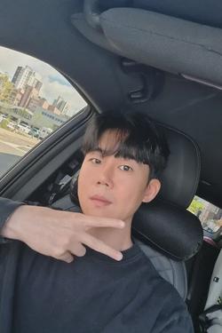 Flipped Chat AI – 서진우와 채팅