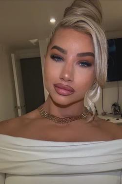 Flipped Chat AI – Fitness Barbie 와 채팅