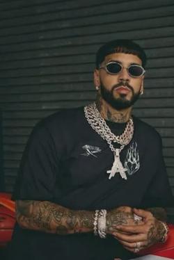 फ़्लिप्ड चैट AI – Anuel AA के साथ चैट करें