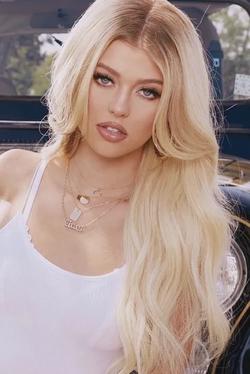 Flipped Chat AI – Чат с Olivia