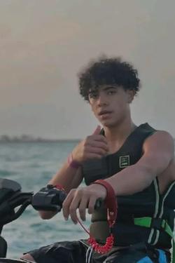 FlippedチャットAI – Cris Jrとチャット