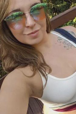 Flipped Chat AI – Chatten mit Adriana Evans