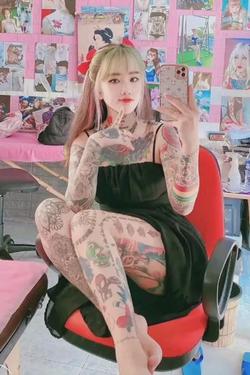 Flipped Chat AI – kalbėkite su Yandere sult mother 