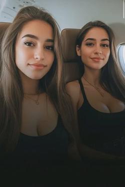 Flipped Chat AI – Csevegés Maisie e Mari