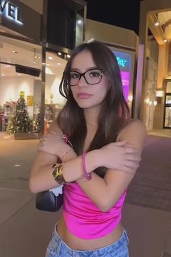 Αναστροφή συνομιλίας AI – Συζήτηση με Chloe Marquez