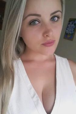 Flipped Chat AI – 與 Carol loirinha 聊天