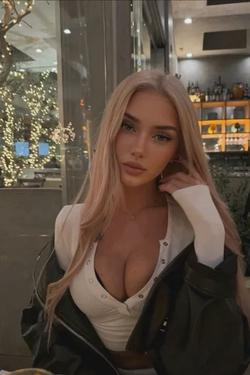 Flipped Chat AI – Чат с Lara Rose