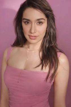 Flipped Chat AI – Csevegés Shraddha kapoor 