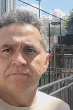 Flipped Chat AI – Chatear con Caio Moretti