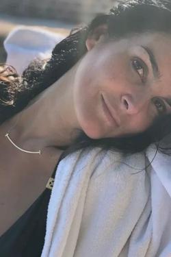 Flipped Chat AI – Chat with Angie Harmon 