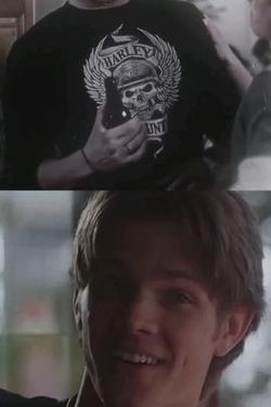 फ़्लिप्ड चैट AI – Jared Padalecki  के साथ चैट करें