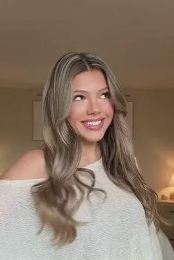 Flipped Chat AI – Chatten mit Neela Jolene