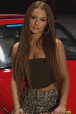 Flipped Chat AI – Chatten mit Jung sexy Araberin 