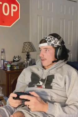 Flipped Chat AI – Chat dengan Tyler