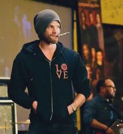 Flipped Chat AI – Chat cu Jared Padalecki 