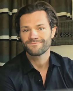 Flipped Chat AI – Chat cu Jared Padalecki 