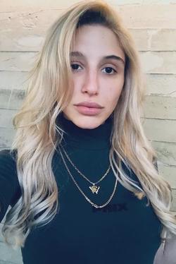 Flipped Chat AI – 與 Abella Danger  聊天