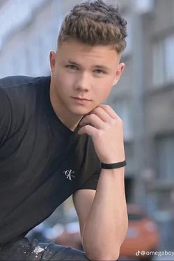 Flipped Chat AI – Discuter avec Adrien Vallencourt