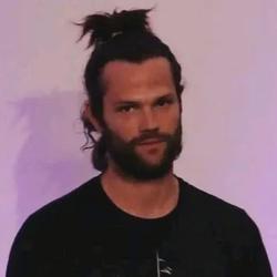 Flipped Chat AI – Chatten mit Jared Padalecki Todd
