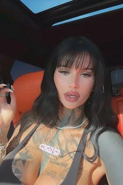 Flipped Chat AI – Coco blake와 채팅