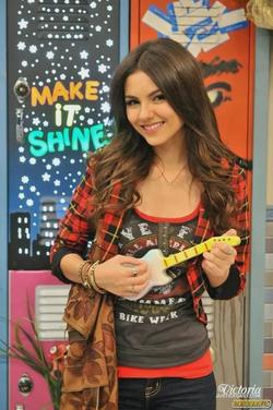 FlippedチャットAI – Victoria Justice とチャット