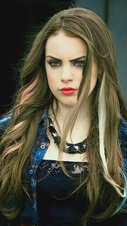 Çevrilmiş Sohbet Yapay Zekası – Elizabeth Gillies ile sohbet edin