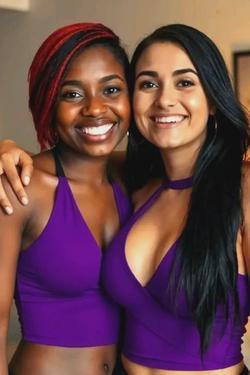 Flipped Chat AI – kalbėkite su Shay and Mia
