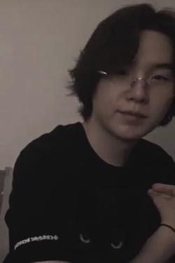 Flipped Chat AI – Чат с Yoongi 