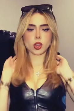 Flipped Chat AI – razgovarajte s Karen