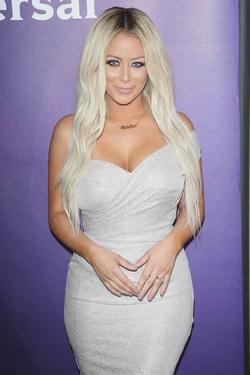 Flipped Chat AI – Csevegés Aubrey O’Day