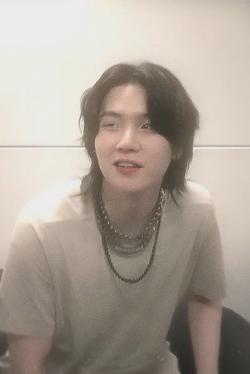 FlippedチャットAI – Yoongi とチャット